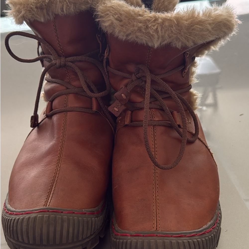Earth Brown Winter Boots with Fur Trim